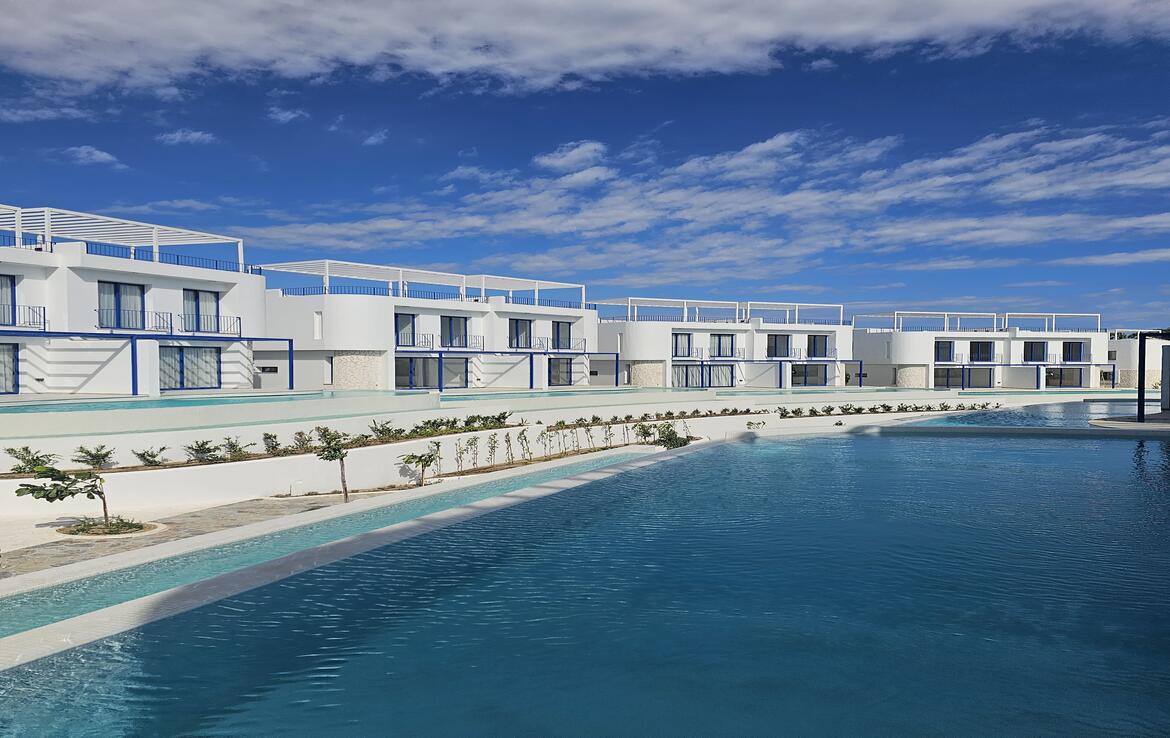 Готовые апартаменты у моря в Лапте