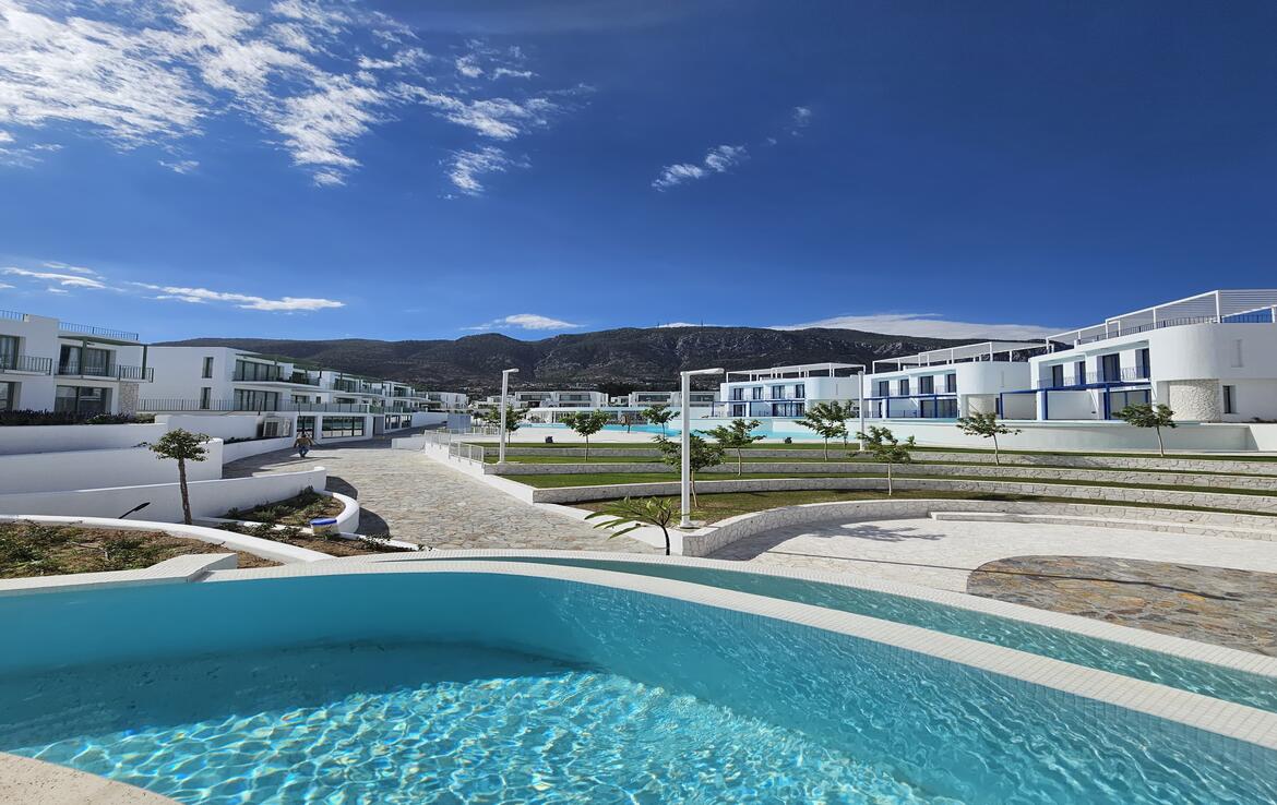 Готовые апартаменты у моря в Лапте