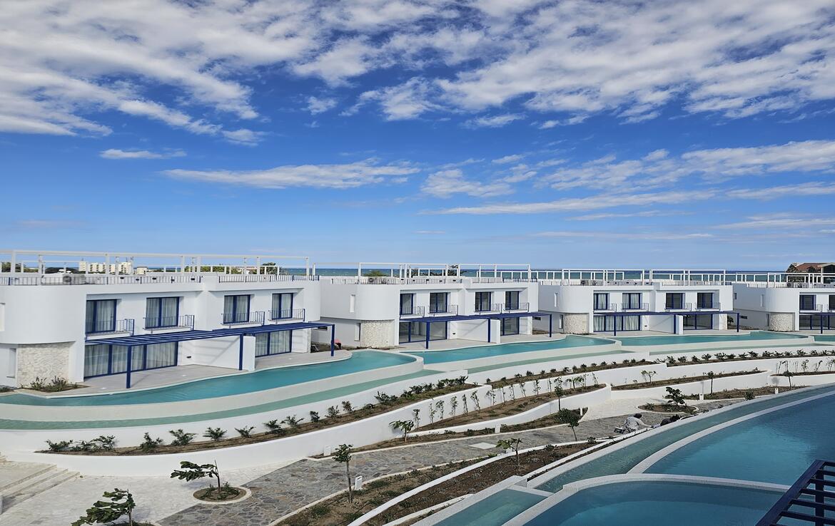 Готовые апартаменты у моря в Лапте