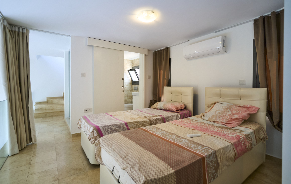 Таунхаус с прямым видом на море в Караоланолу