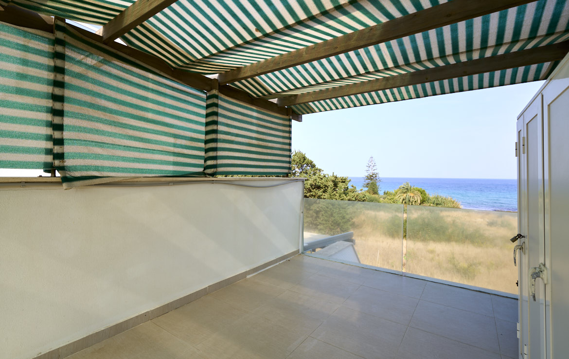 Таунхаус с прямым видом на море в Караоланолу