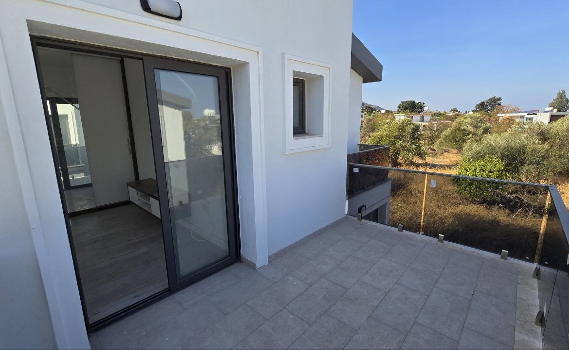 Новая 3+1 вилла в Лапте