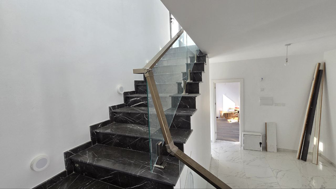 Новая 3+1 вилла в Лапте