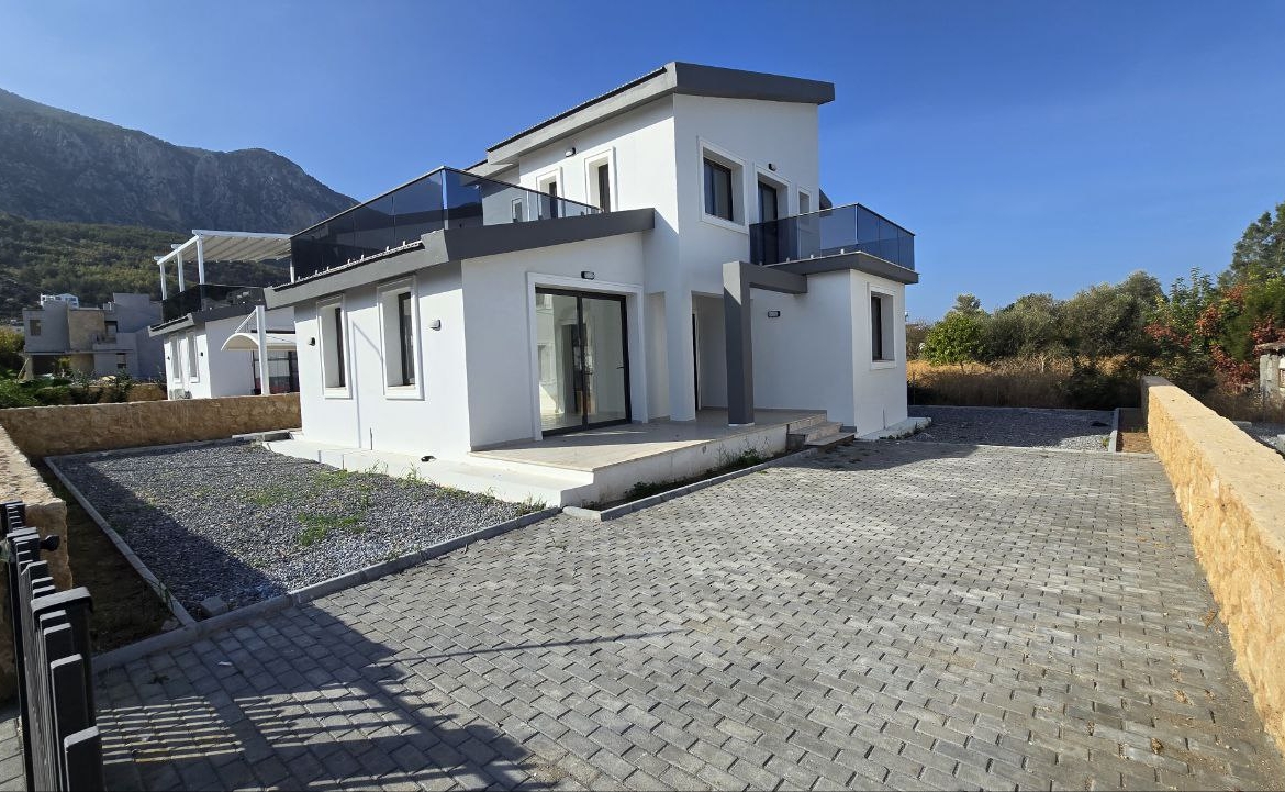 Новая 3+1 вилла в Лапте