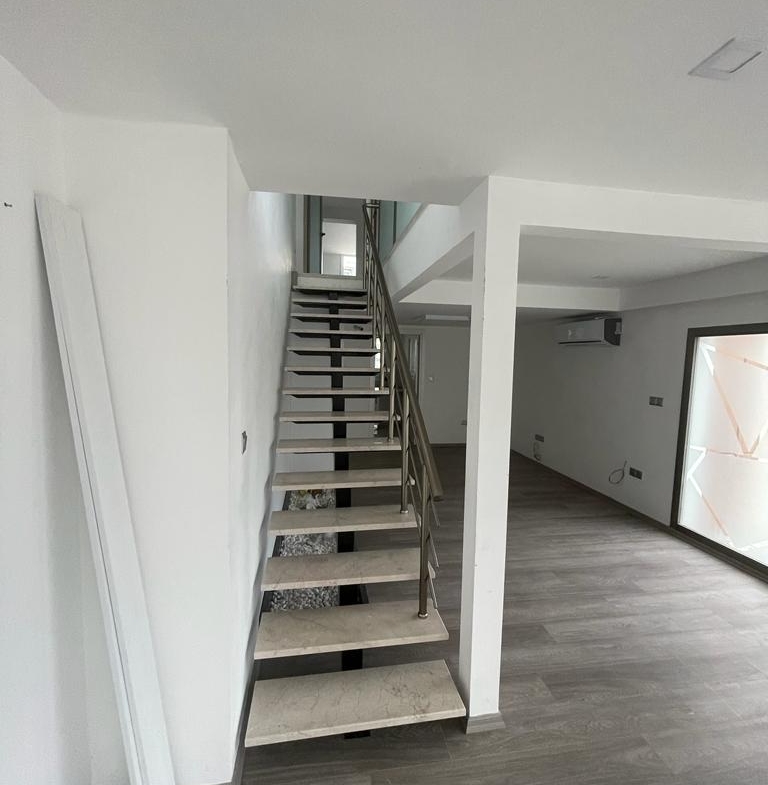 Офисное помещение в центре Гирне