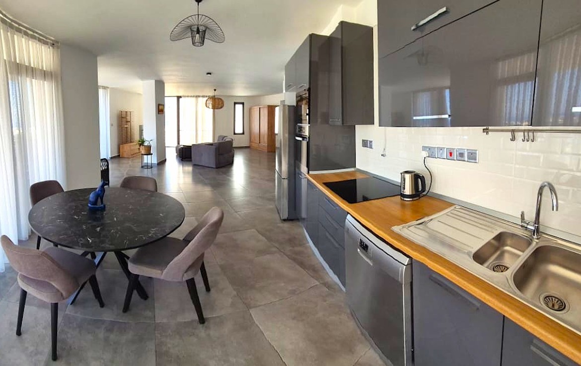 Квартира 3+1 в роскошном комплексе CC Towers в центре Гирне