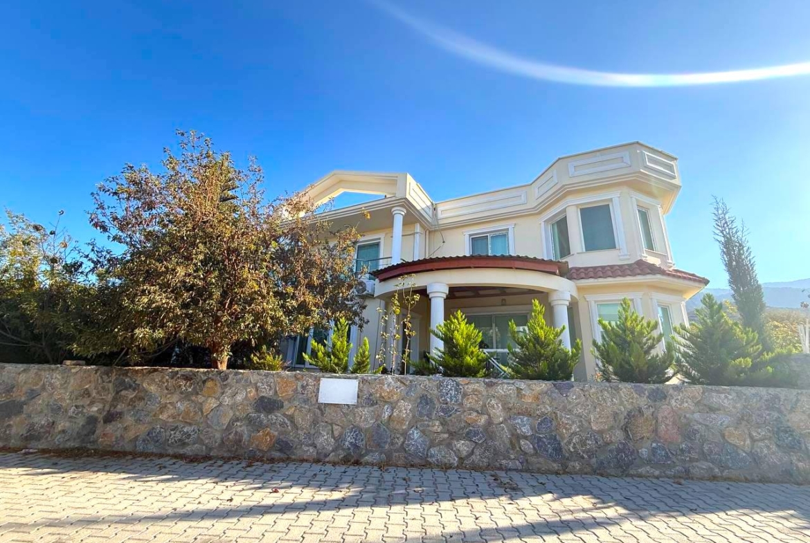 Аренда просторной виллы 4+1 в Алсанджаке