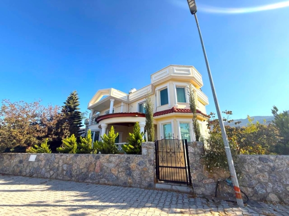 Аренда просторной виллы 4+1 в Алсанджаке