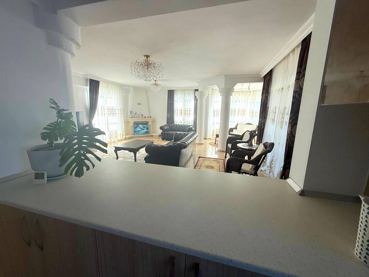 Аренда просторной виллы 4+1 в Алсанджаке