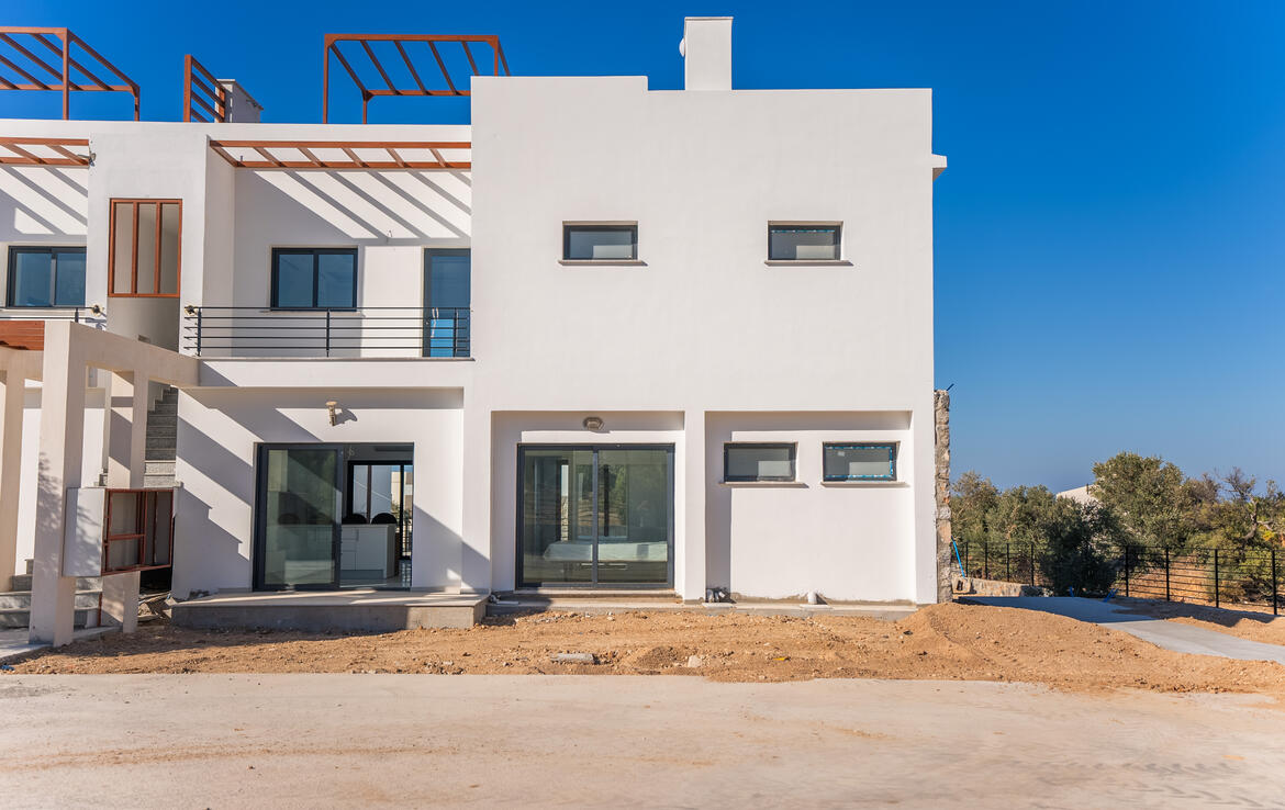 Апартаменты 1+1 с садом в Эсентепе 